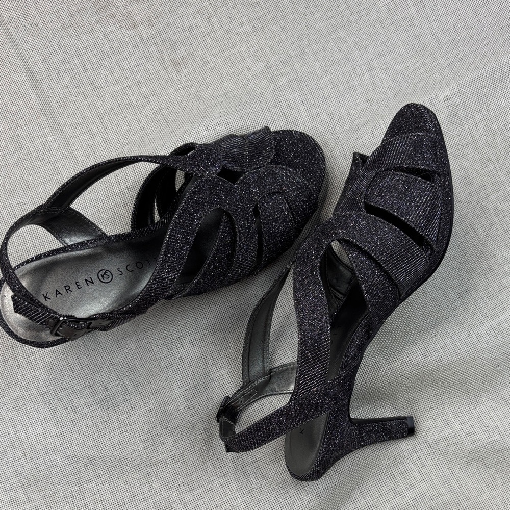 Karen Scott Women's Glitter Cushioned Belindah Peep Toe Buckle Sandals 7.5M